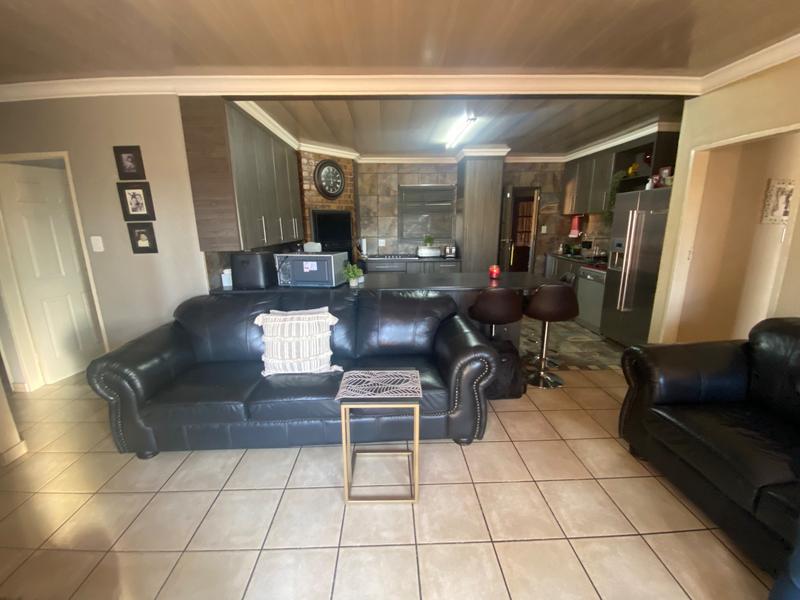 3 Bedroom Property for Sale in Middelburg Eastern Cape